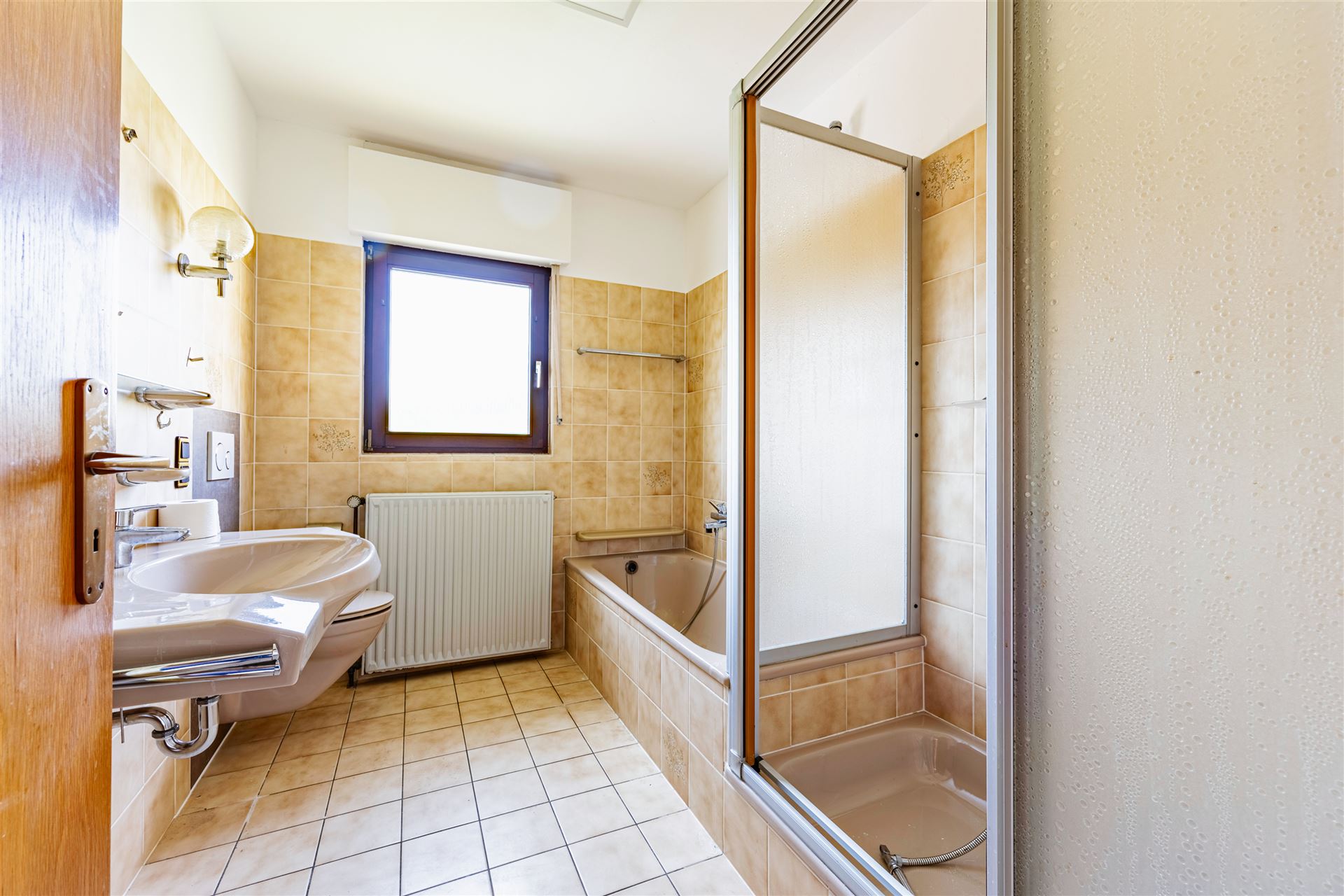 Tageslichtbad des Einfamilienhauses